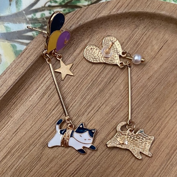 ✨ModCloth Ellie Cat Earrings - Picture 4 of 6